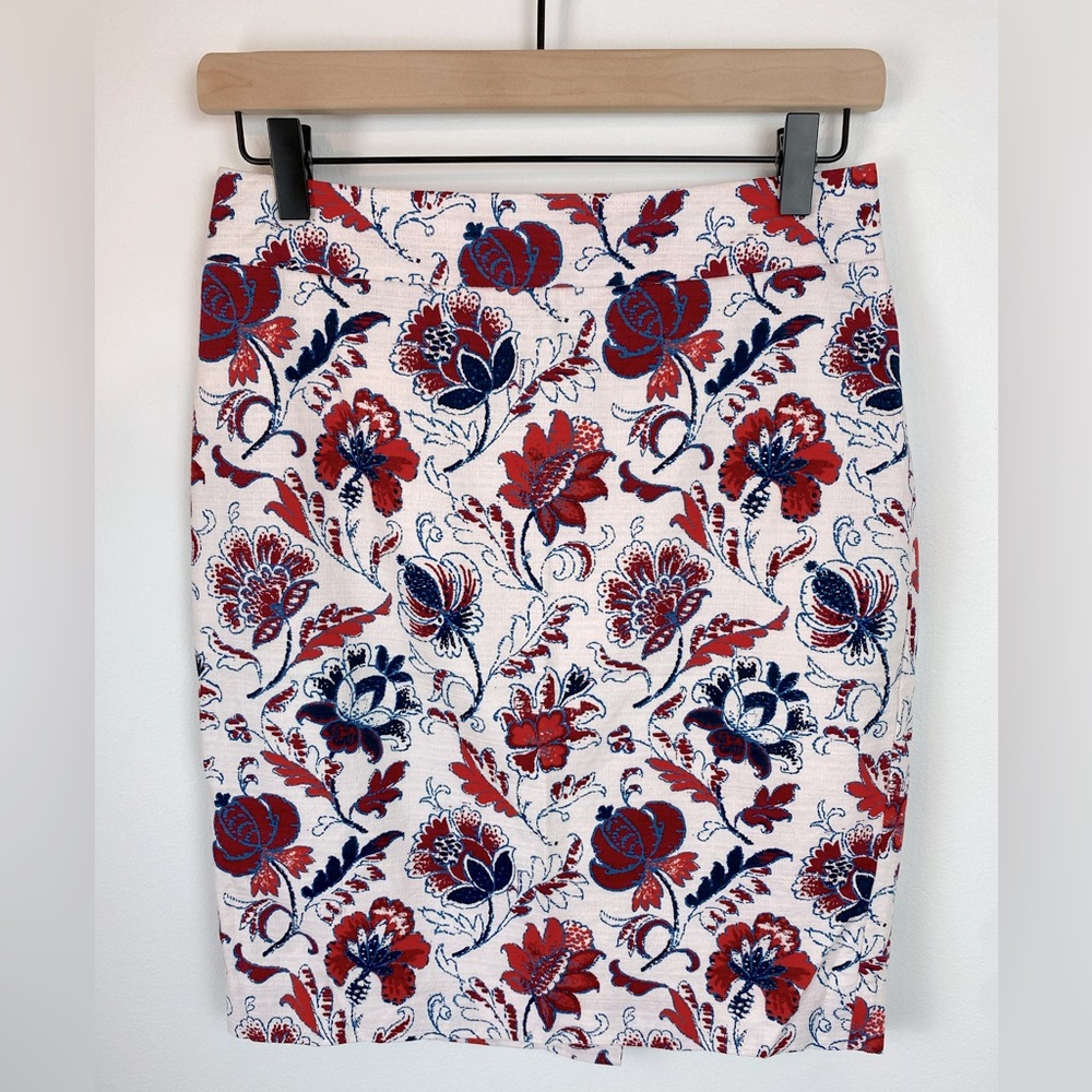 ANN TAYLOR PETITE White & Red Floral Skirt | Size 2P